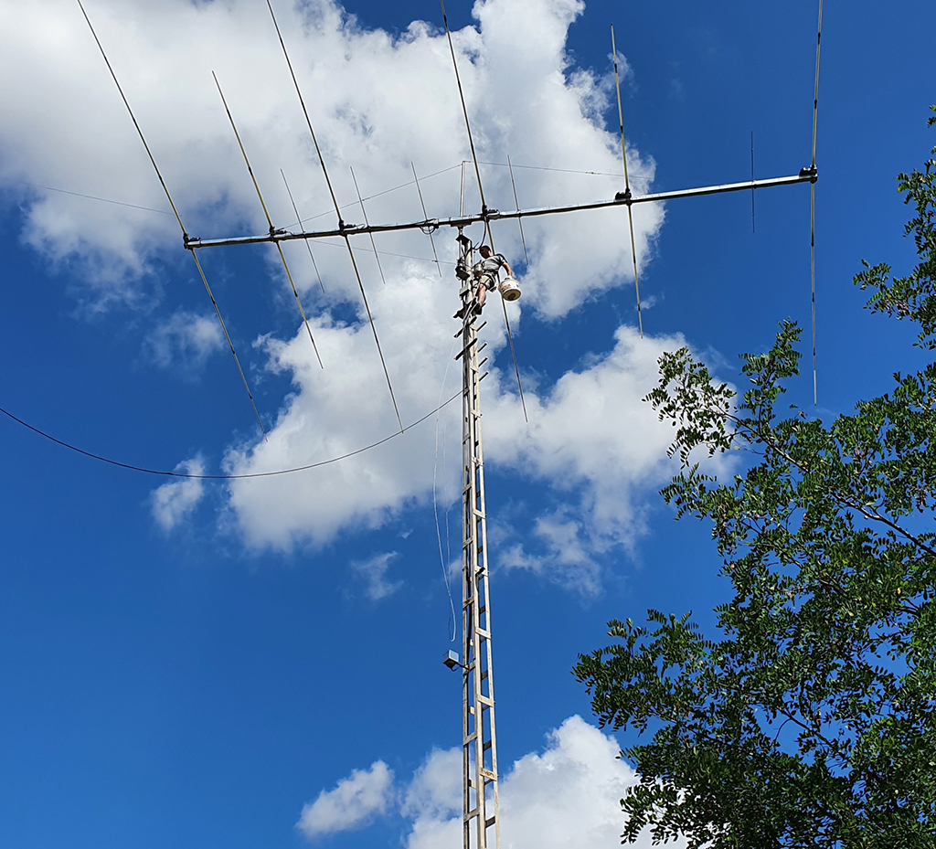 He has the high ground. After all, he calls himself AirWeen